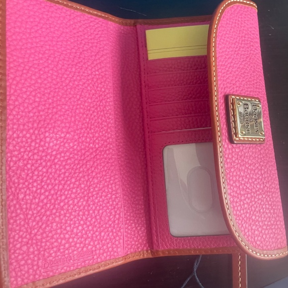 Dooney &Bourke Lucca Leather Continental Clutch
Color: Fuchsia - Picture 4 of 8